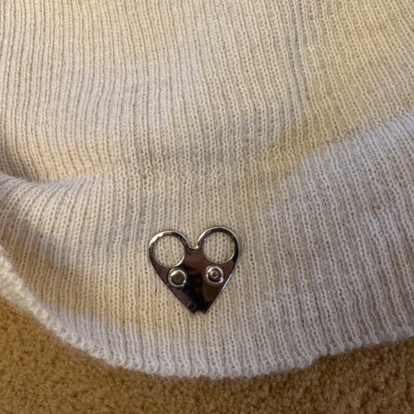 Moose Knuckles Wool Unisex Hat ivory logo ribbed beanie - Picture 4 of 6